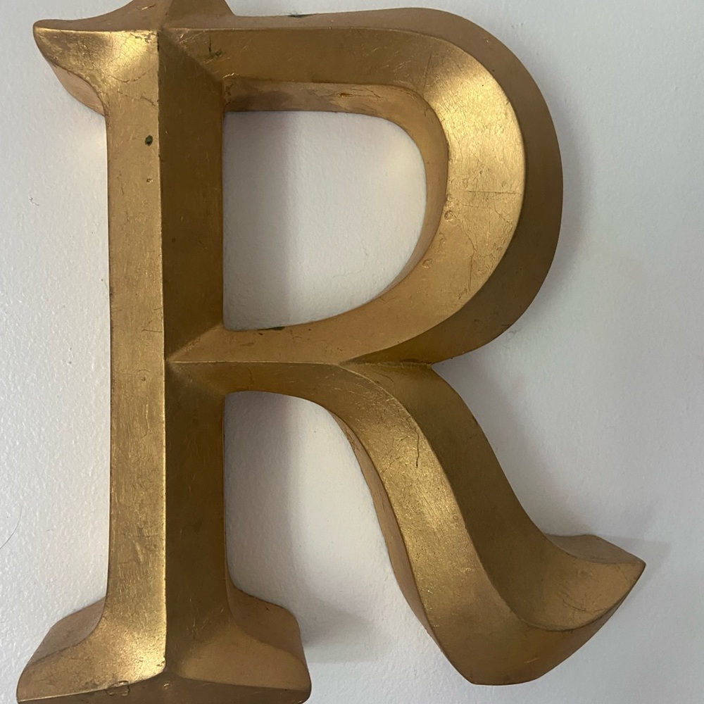 “R” Wall Decor